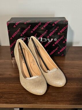 by Rachel Gold Glitter Round-Toe Heels